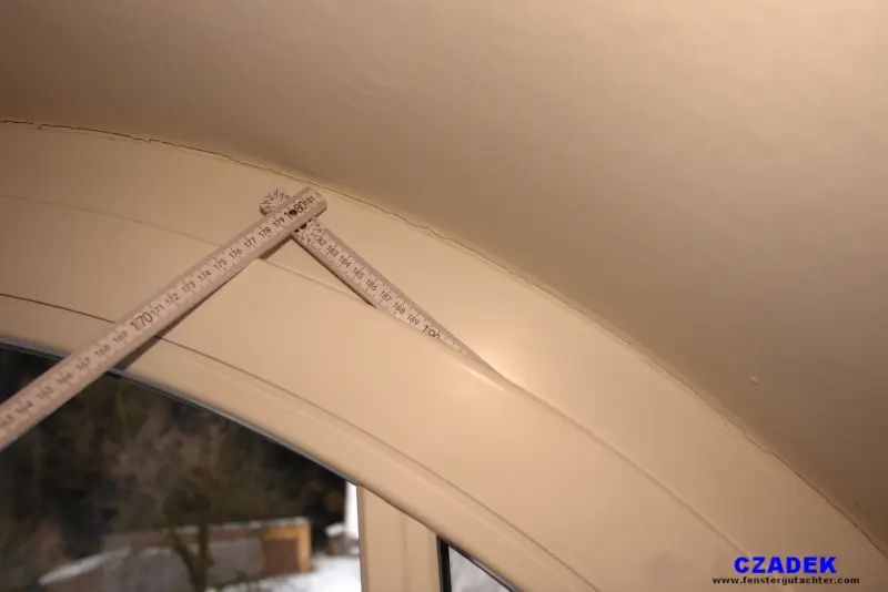 Mangelnde Verriegelung am Bogenfenster